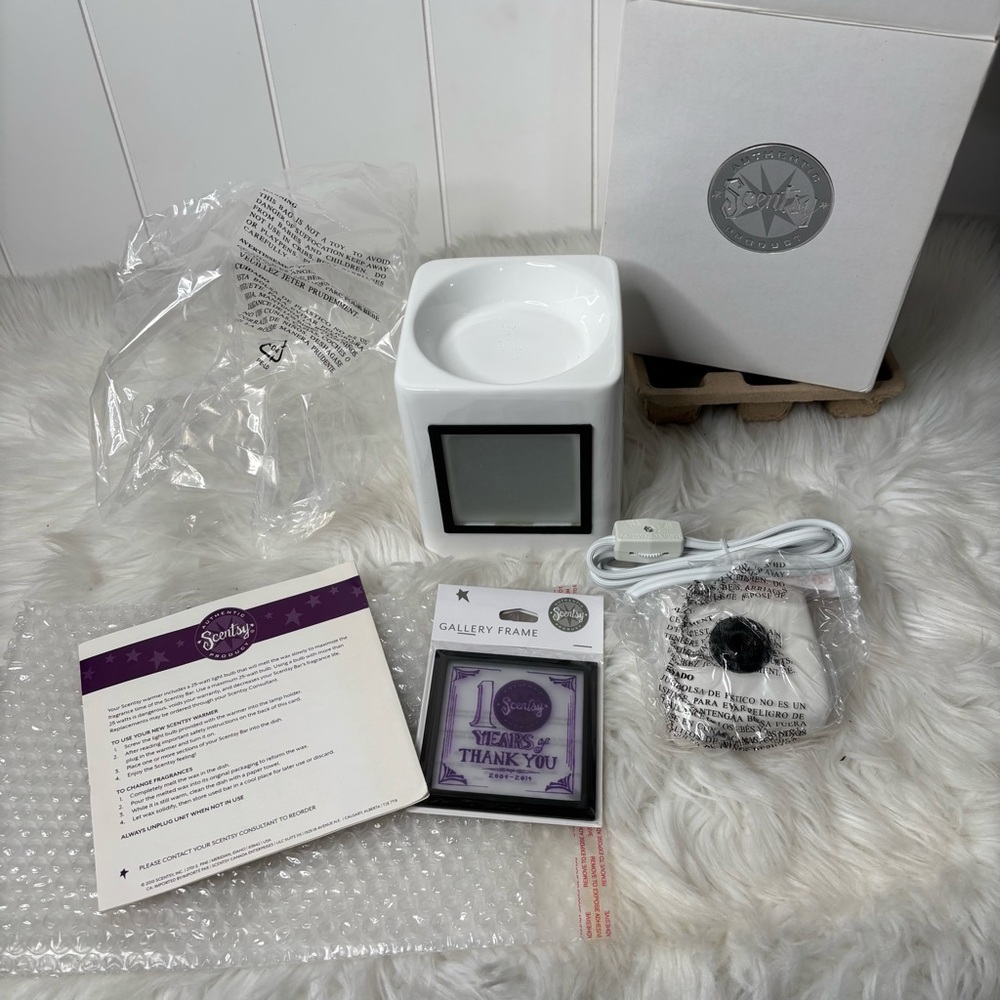 New Scentsy Custom Full size warmer